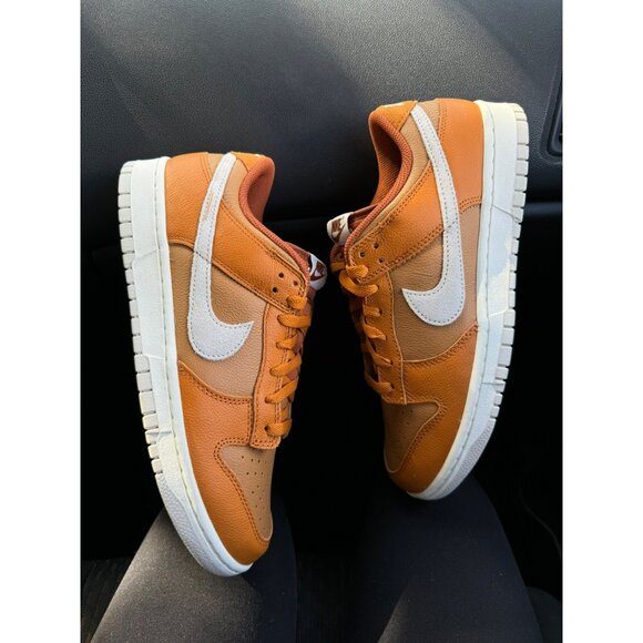 F78 - SIZE 10 MEN\'S NIKE DUNK LOW RETRO SE MONARCH /FLAX/DARK RUSSET/ BROWN HJ91 main image 9